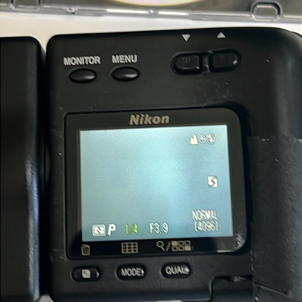 Nikon Coolpix 950 2MP Digital Camera - 3x Optical Zoom with 2 optical lenses